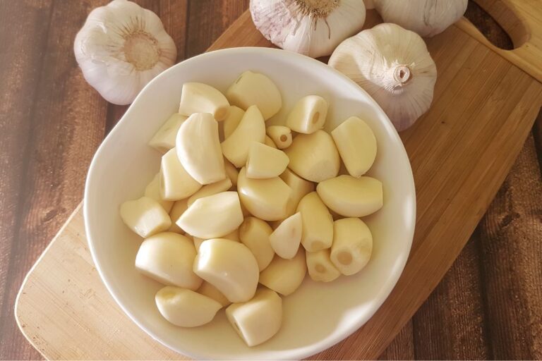 Geben Sie ein Stück Knoblauch in diesen Teil Ihres Körpers und Sie werden sehen, was mit Ihrer Gesundheit passiert